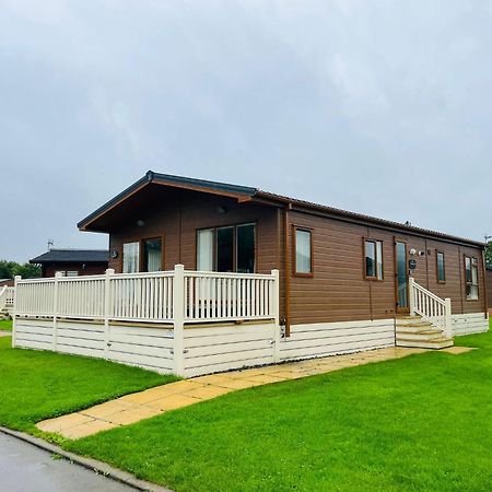 Rowan Lodge With Hot Tub Malton Extérieur photo