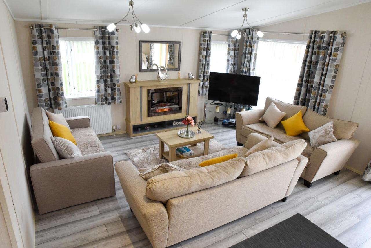 Rowan Lodge With Hot Tub Malton Extérieur photo